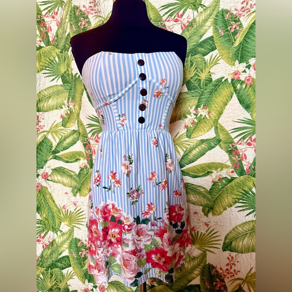 NWOT Strapless Pink Floral Blue White Striped Dress w Buttons & Padding
